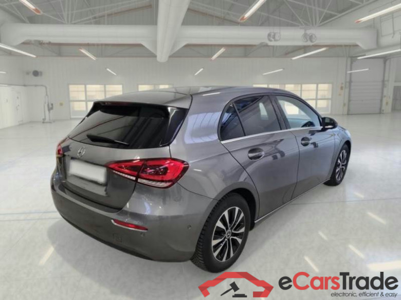 MERCEDES-BENZ CLASSE A / 2018 / 5P / BERLINA A 180 D AUTOMATIC BUSINESS EXTRA #2