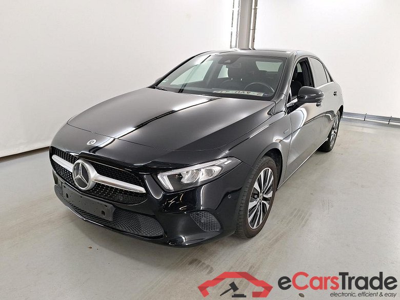 MERCEDES-BENZ A-CLASS LIMOUSINE 1.3 A 250 E DCT