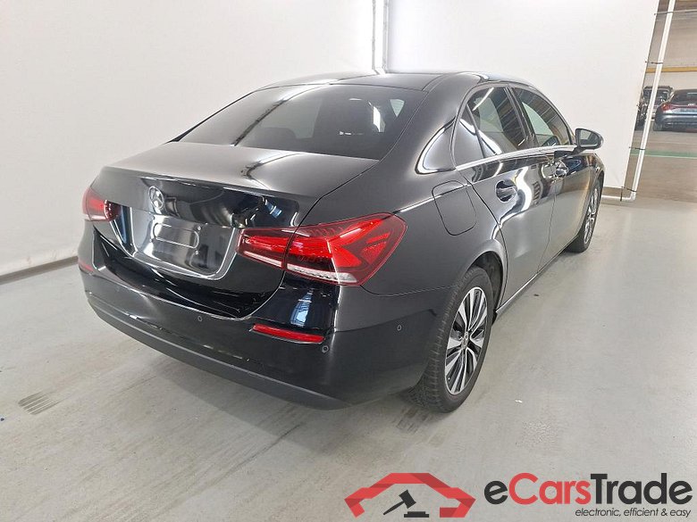 MERCEDES-BENZ A-CLASS LIMOUSINE 1.3 A 250 E DCT #4