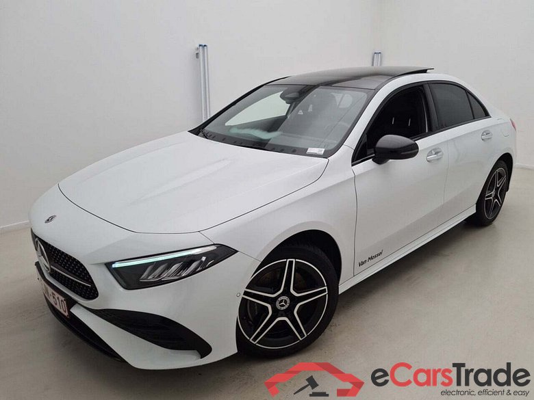 MERCEDES-BENZ A-KLASSE LIMOUSINE 1.3 250E 8G-DCT AMG LINE