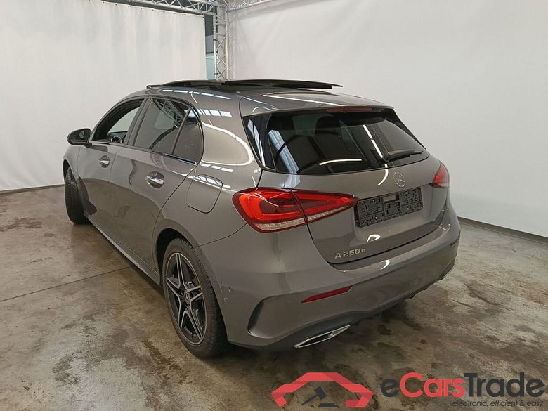Mercedes-Benz Classe A Hatchback A 250 e AMG Line DCT 5d #3