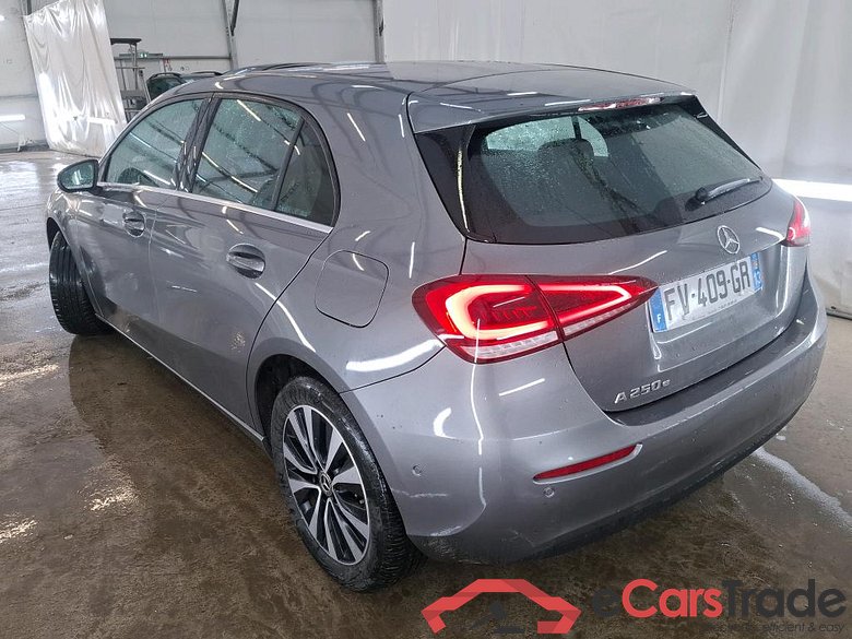 MERCEDES-BENZ Classe A Compact / 2018 / 5P / Berline A 250 e Business Line 8G-DCT #2