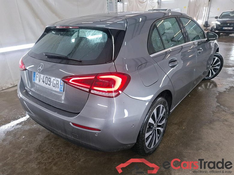MERCEDES-BENZ Classe A Compact / 2018 / 5P / Berline A 250 e Business Line 8G-DCT #3
