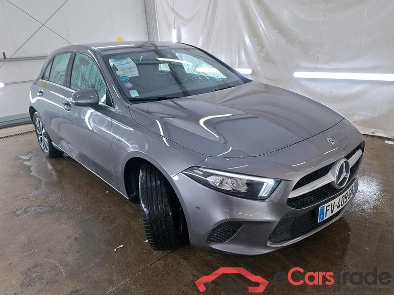 MERCEDES-BENZ Classe A Compact / 2018 / 5P / Berline A 250 e Business Line 8G-DCT #4