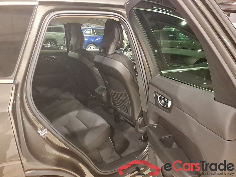 VOLVO XC60 2.0 B4 P MHEV MOMENTUM PRO AUTO #5