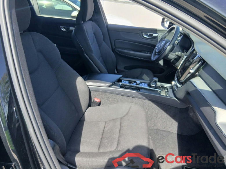 VOLVO XC60 / 2017 / 5P / todoterreno 2.0 B4 D Momentum Pro Auto #6
