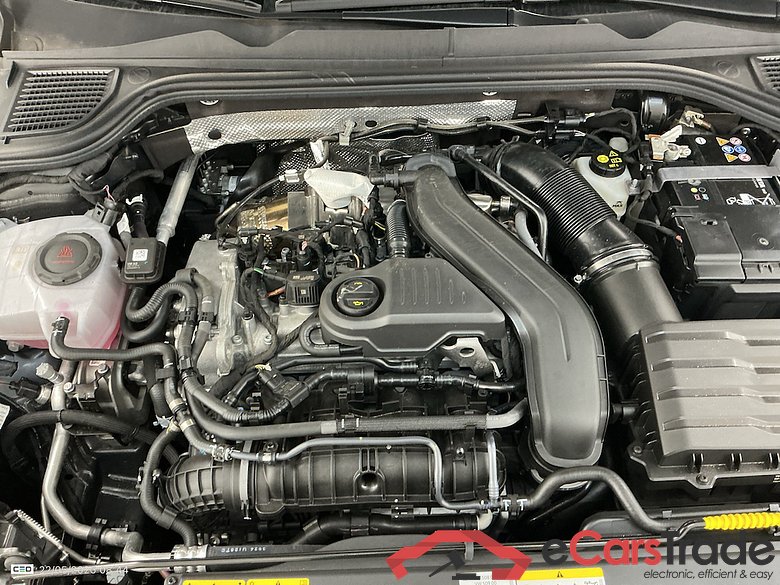 VOLKSWAGEN GOLF VIII 1.5 ETSI 85KW LIFE BUSINESS DSG #6