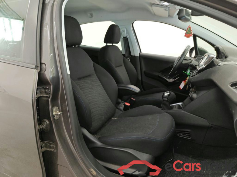 Peugeot 208 Signature 1.2 PureTech 82 5d #3