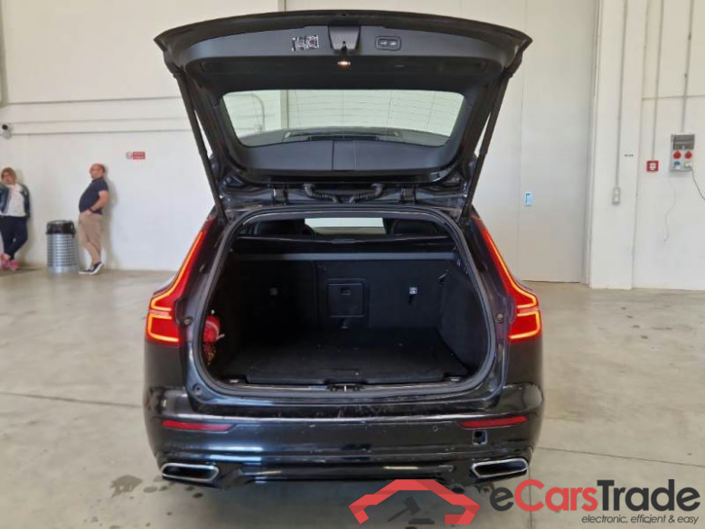 VOLVO V60 / 2019 / 5P / STATION WAGON T8 PLUG-IN AWD AUTOM.RECH.R-DESIGN #5