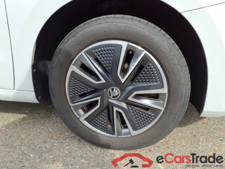 Skoda Fabia (PJ3)(06.2021->) - Hagelschaden am Fzg. DE - LimS5 1.0 TSI EU6d, Tour OPF, 2021 - 2023 #4