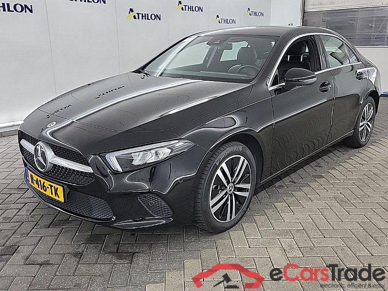 MERCEDES-BENZ A-Klasse Limousine A 250 e DCT Luxury Line 4D 160kW