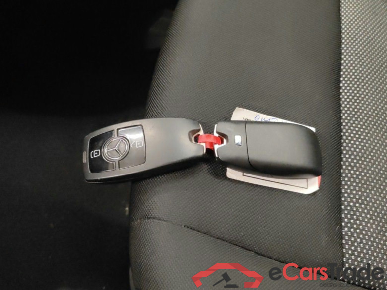 MERCEDES CLASSE A DIESEL (W177) A 180 d 116 Business Solution Essential 5d #4