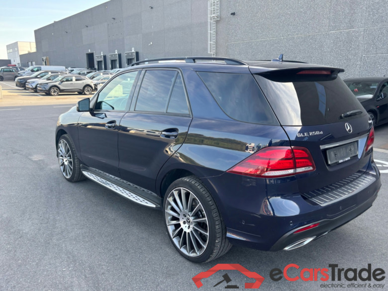 Mercedes GLE 250d AMG 4Matic Aut. Pano LED-Multibeam Leather Navi KeylessGo Camera 360 Klima PDC ... #4