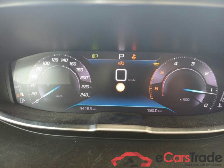 PEUGEOT 3008 / 2020 / 5P / SUV BLUEHDI 130 EAT8 SeS ALLURE #4