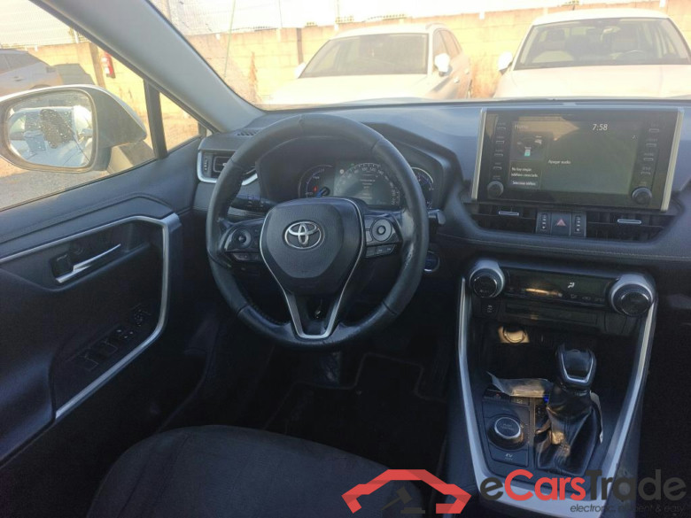 TOYOTA Rav4 / 2018 / 5P / todoterreno 2.5l 220H Advance 4WD #3