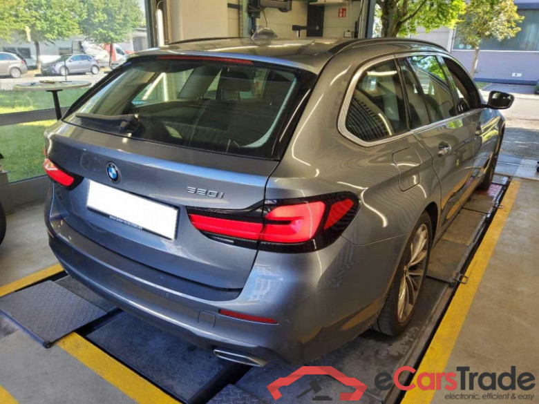 BMW 5 Touring (G31)(2017->) DE - Kb5 520 i Mild-Hybrid EU6d, Luxury Line OPF, (Facelift) 2020 - 2024 #3