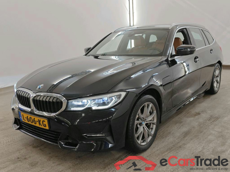 BMW 3 Serie Touring 330e Sport Line 5d #1