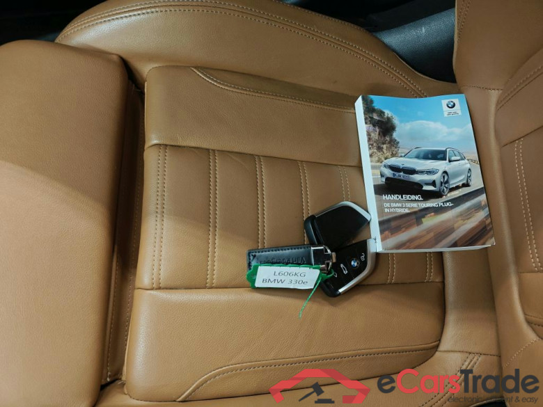 BMW 3 Serie Touring 330e Sport Line 5d #4