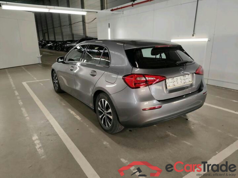 Mercedes A-Klasse A-Klasse A 180 Essential Line 100kW/136pk  5D/P Auto-7 #3