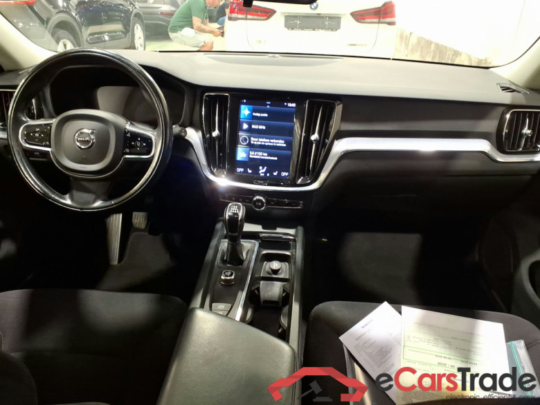 VOLVO V60 2.0 D3 MOMENTUM CORE #6