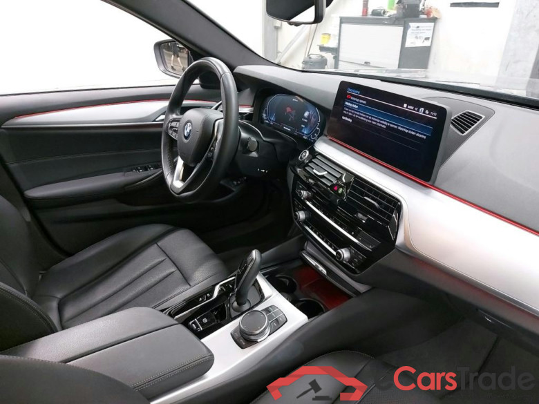 BMW - BMW 5 TOURING 530e  292PK Business Edition & Pack Business With Heated Sport Seats & Parking Assistant Pack & 19 Inch  * HYBRID * #3