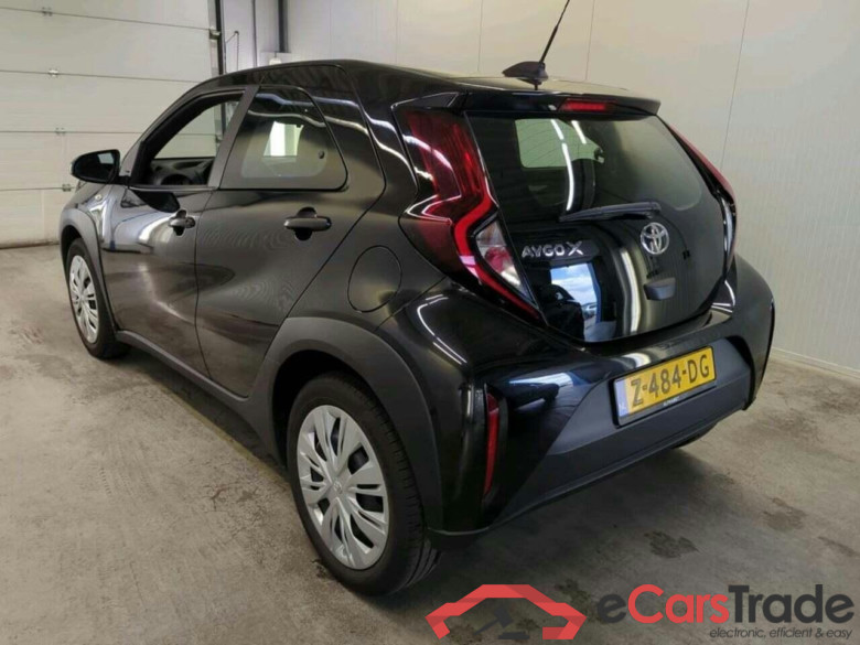 TOYOTA Aygo X 1.0 VVT-i MT Play #6