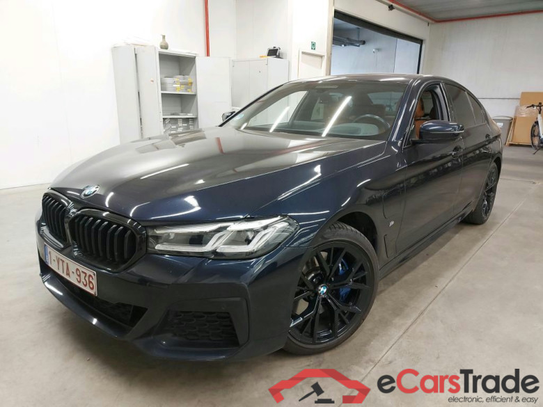 BMW - BMW 5 BERLINE 530e 292PK Business Edition M Sport Wit Dakota Sport Seats & Heated Front & Rear & Pack Innovation & Head Up & Comfort Plus & Safety & Driving Assistant Pro & Electric Sunroof  * HYBRID *