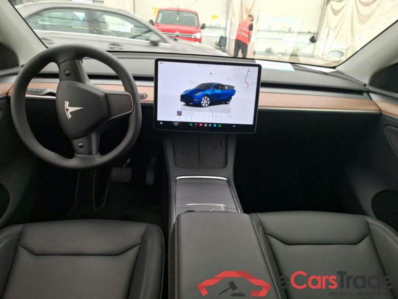 TESLA Model Y / 2021 / 5P / SUV RWD #6