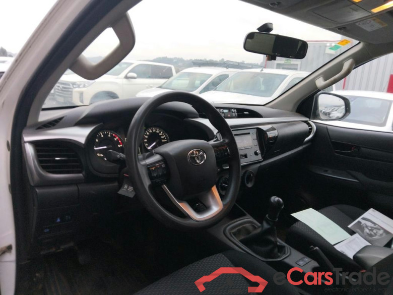 TOYOTA Hilux / 2020 / 4P / pickup 2.4 D-4D Cabina Doble GX #3
