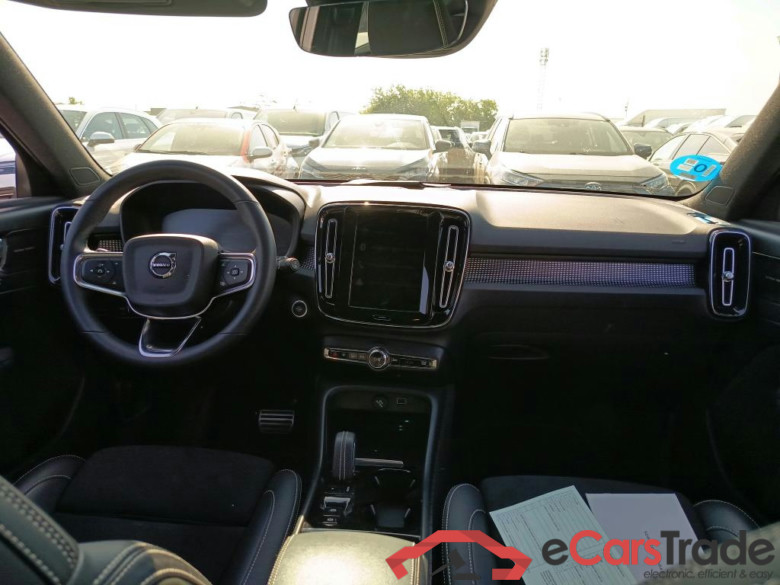 VOLVO XC40 / 2017 / 5P / todoterreno 1.5 T5 Twin Recharge R-Design Auto #3