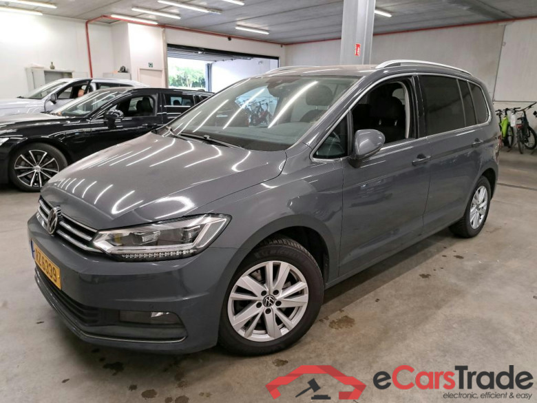 VOLKSWAGEN - VW  TOURAN TDi 150PK DSG Highline Pack Business Plus & Family & Ergo Driver Seat 14 Way Adjustable & Nav Discover Media & Easy Open & Two Individual Seats Third Row & Rear Camera