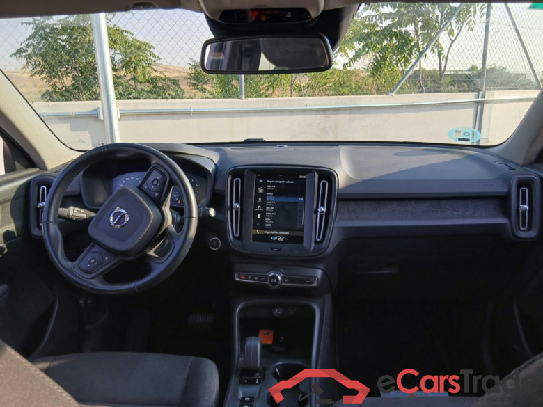 VOLVO XC40 / 2017 / 5P / todoterreno 1.5 T2 Momentum Core Auto #3