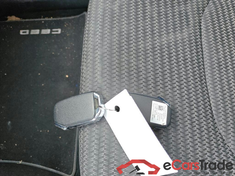 KIA CEE D 88 kW #6