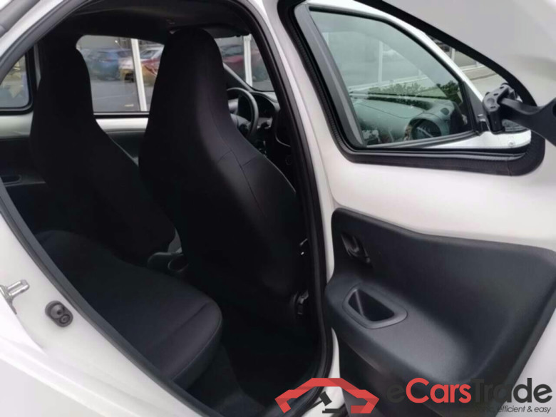 TOYOTA Aygo X 1.0 VVT-i MT Play #2