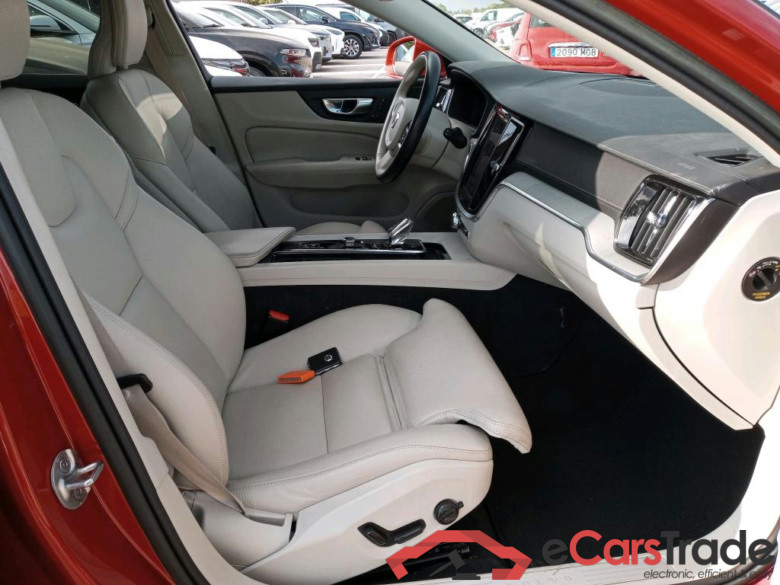 VOLVO V60 / 2018 / 5P / familiar 2.0 B4 (D) Inscription Auto #6