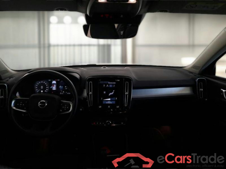 VOLVO XC40 / 2017 / 5P / SUV T4 PLUG-IN HYBRID AUTO RECH INSCRIP EXPR #3