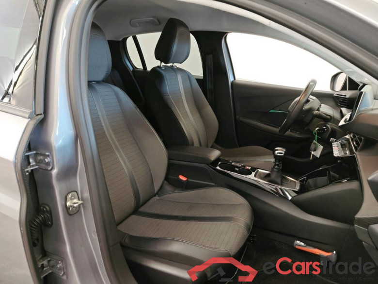 Peugeot 208 Allure 1.2 PureTech 100 5d #3