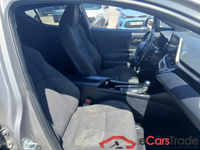 TOYOTA C-HR / 2016 / 5P / todoterreno 1.8 125H Advance (CX) #6