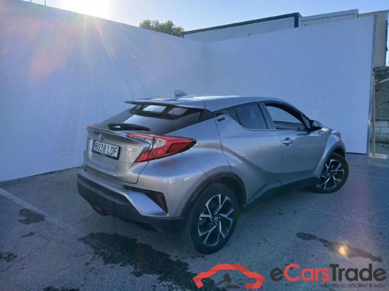 TOYOTA C-HR / 2016 / 5P / todoterreno 1.8 125H Advance (CX) #2