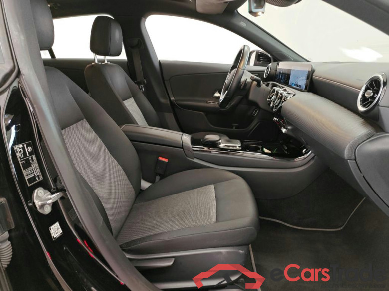 Mercedes-Benz CLA Shooting Brake CLA 180 DCT Business Solution 5d #3