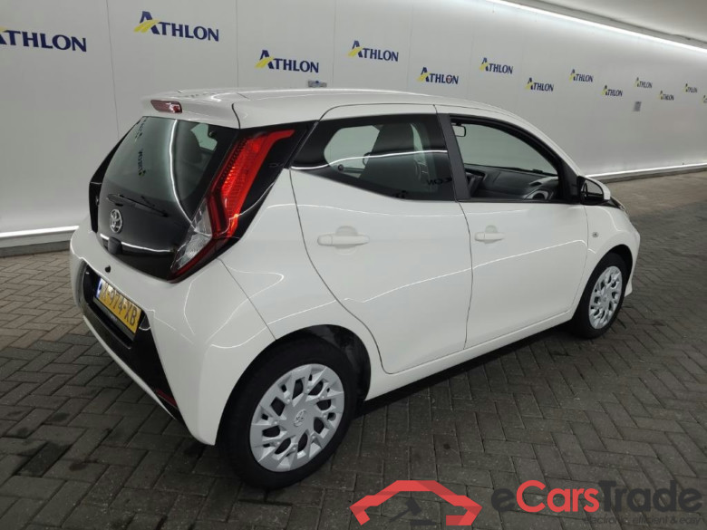 TOYOTA Aygo 1.0 VVT-i x-play 5D 53kW #3