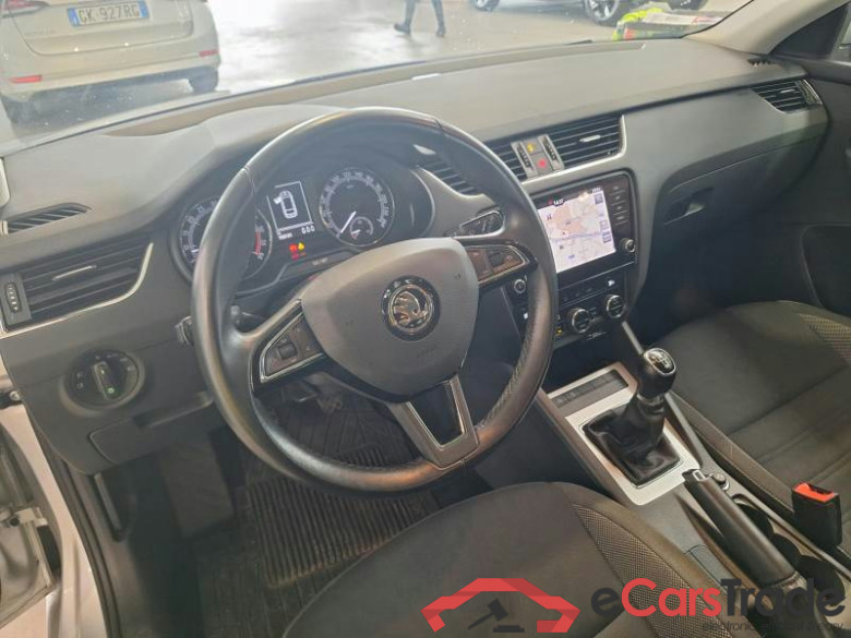 SKODA OCTAVIA / 2016 / 5P / STATION WAGON 1.6 TDI EXECUTIVE #3