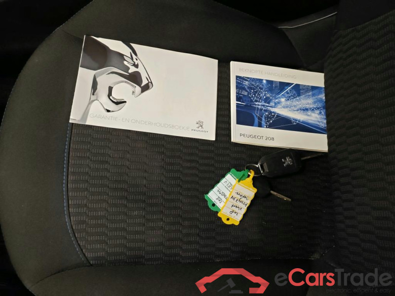 Peugeot 208 Signature 1.2 PureTech 82 5d #4