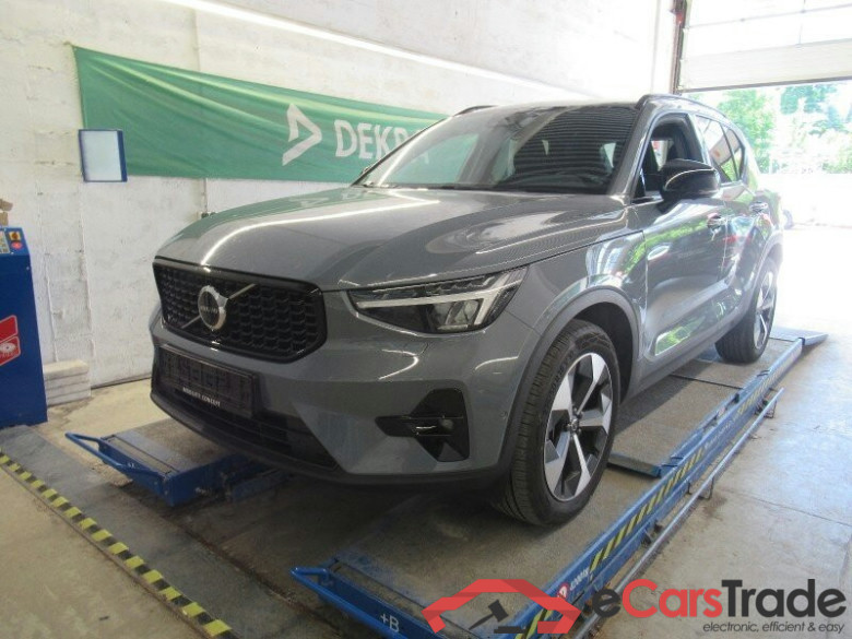 Volvo XC40 (2017->) DE - SUV5 B4 AWD EU6d, Ultimate Dark, (Facelift) 2022 - 2022 #1