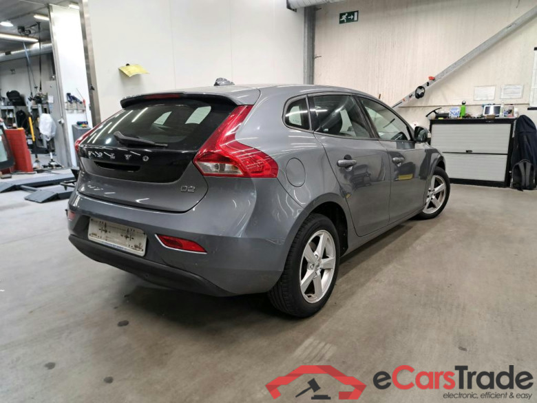 VOLVO - VOL V40 D2 120PK Geartronic With Manual Airco & GPS & Cruise Control & Rear Park Sensors #2