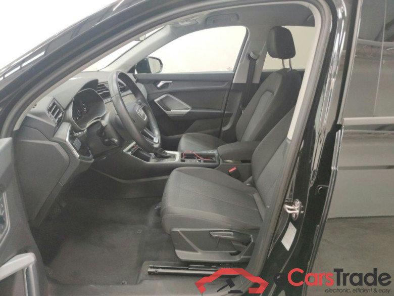 Audi Q3 45 TFSI e S tronic 5d #3
