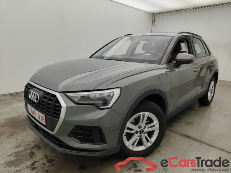 Audi Q3 45 TFSI e S tronic 5d #1