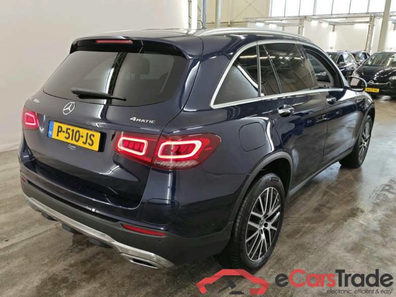 Mercedes-Benz GLC GLC 300e 4MATIC Business Solution Luxury 5d #2