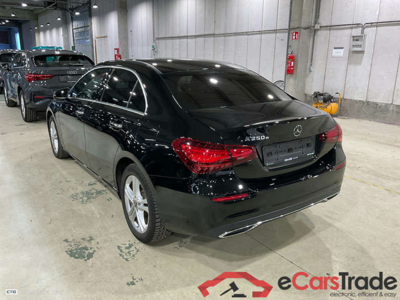 MERCEDES-BENZ A-CLASS LIMOUSINE 1.3 A 250 E PHEV LUXURY LINE DCT #3