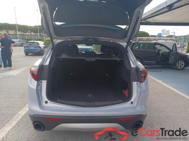 ALFA ROMEO STELVIO / 2017 / 5P / SUV 2.2 TD 190 CV SUPER BUSINESS AT8 Q4 #5